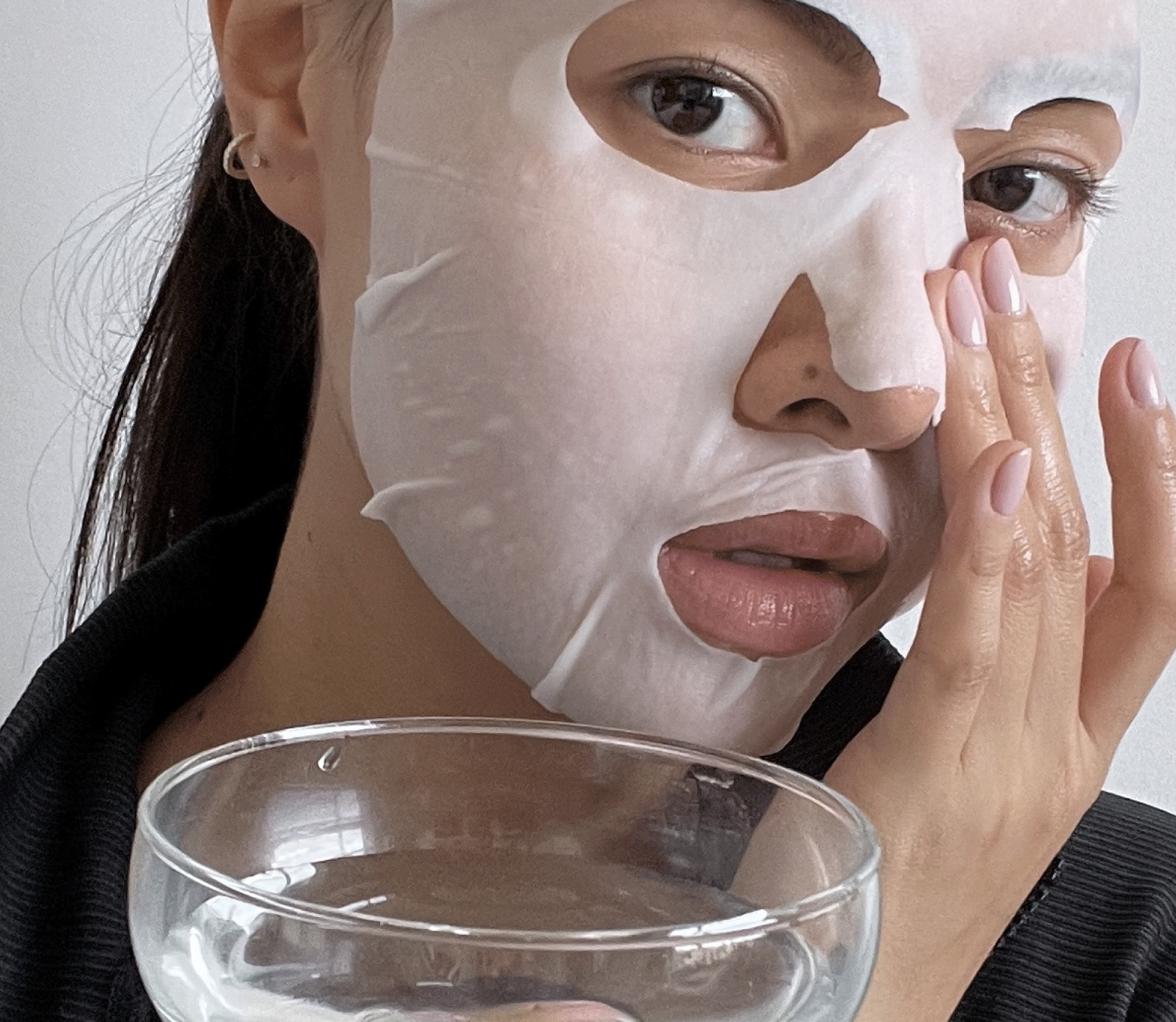woman wearing LAPCOS face mask to treat dry skin in winter